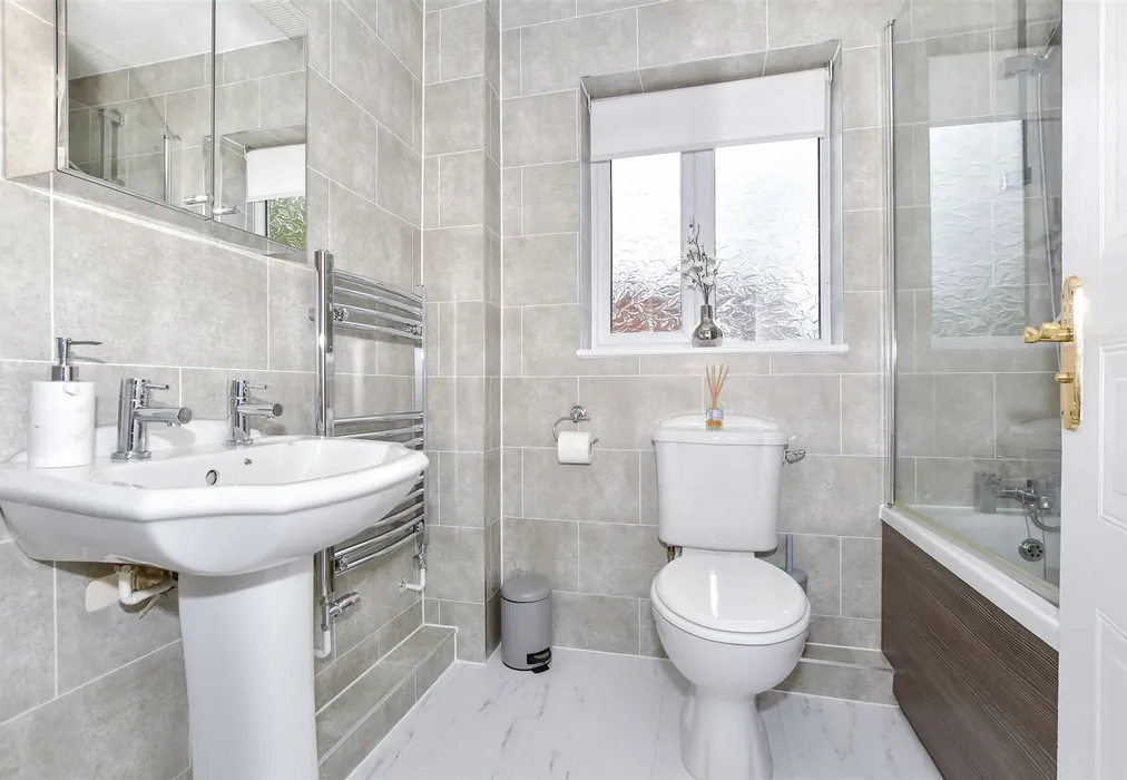 Bathroom - Garner Drive, East Malling, West Malling, Kent - Wards of Kent
