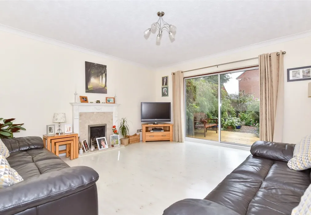 Lounge - Garner Drive, East Malling, West Malling, Kent - Wards of Kent