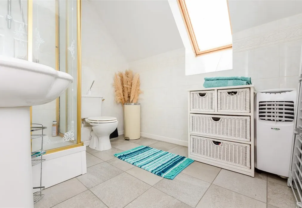 Shower Room - Darenth Park Avenue, Dartford, Kent - Wards of Kent