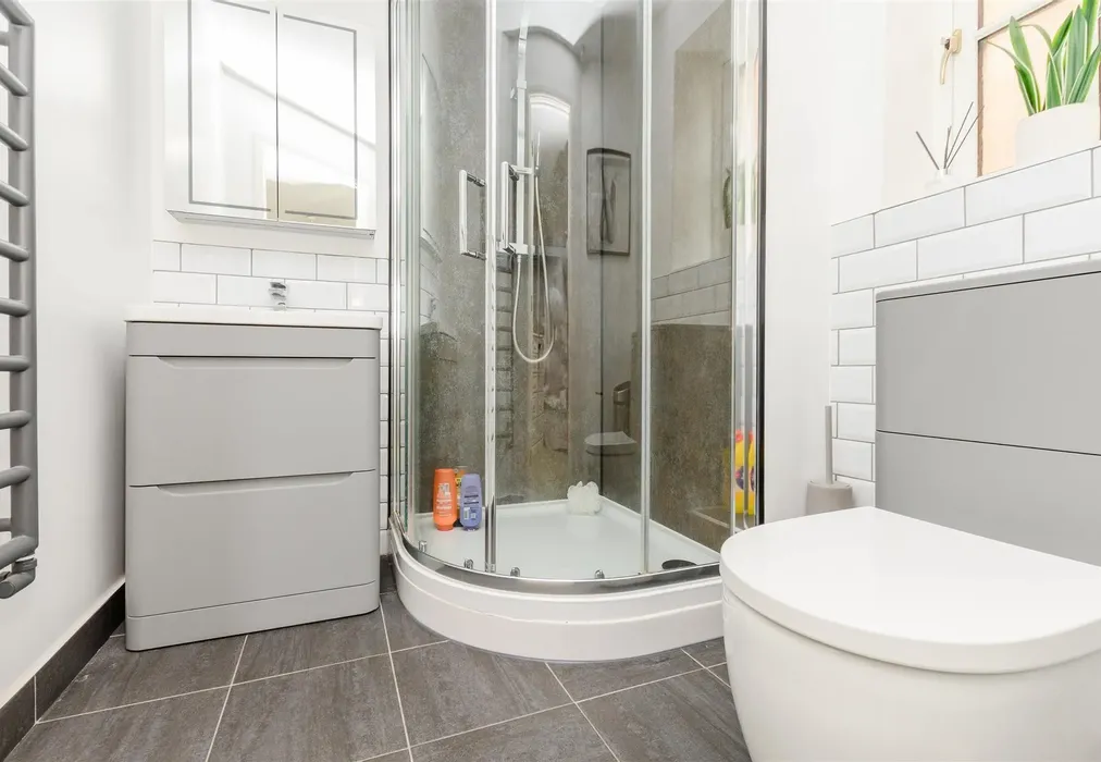 En-Suite Shower Room - Darenth Park Avenue, Dartford, Kent - Wards of Kent