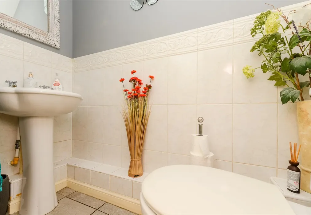 Cloakroom - Darenth Park Avenue, Dartford, Kent - Wards of Kent