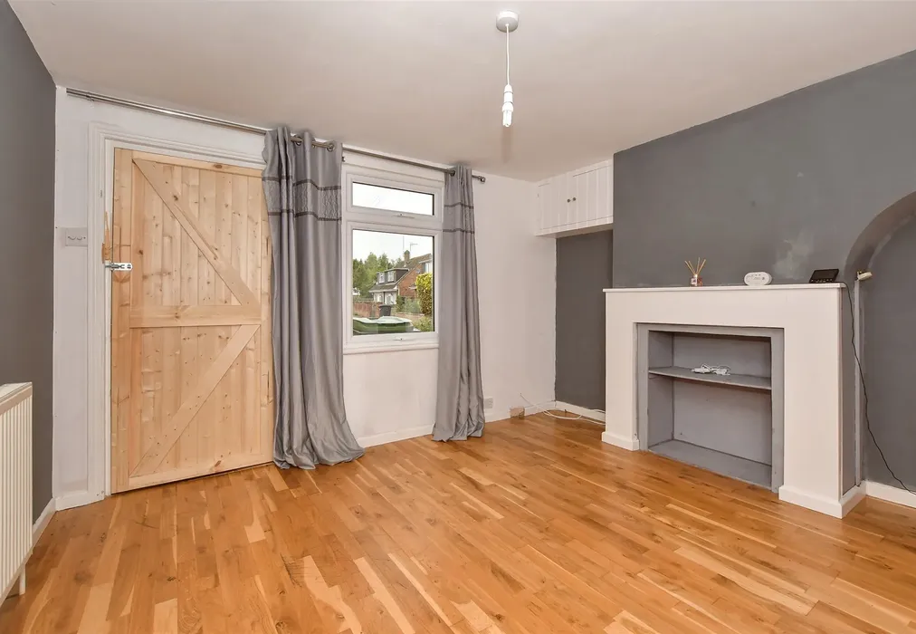 Lounge - Orchard Road, East Peckham, Tonbridge, Kent - Wards of Kent