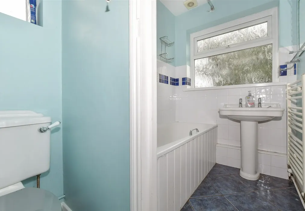Bathroom - Orchard Road, East Peckham, Tonbridge, Kent - Wards of Kent