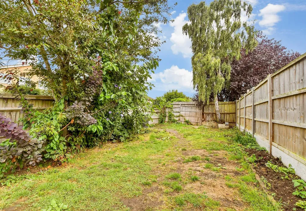 Rear Garden - Orchard Road, East Peckham, Tonbridge, Kent - Wards of Kent