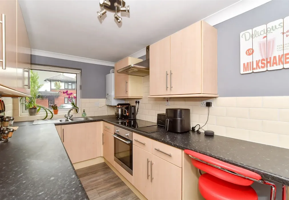 Kitchen - Colville Mews, Billericay, Essex - Wards of Kent