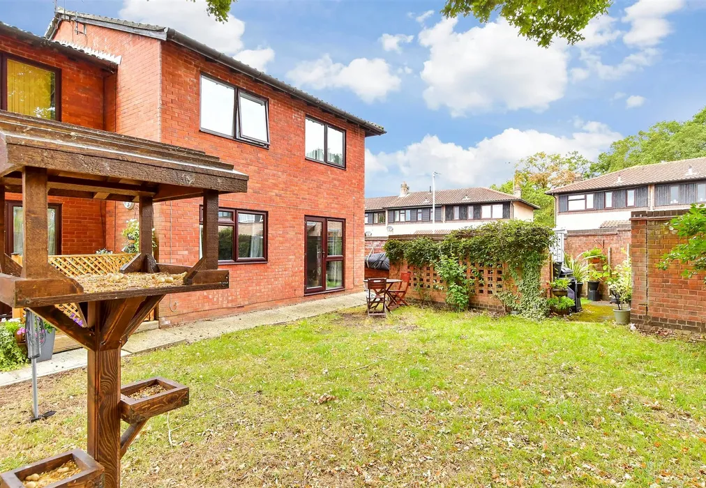 Communal Gardens - Colville Mews, Billericay, Essex - Wards of Kent