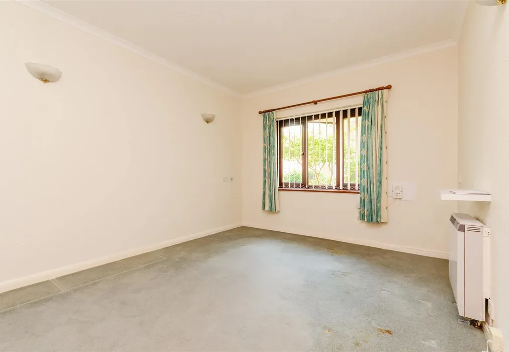 Lounge - High Street, Rochester, Kent - Wards of Kent