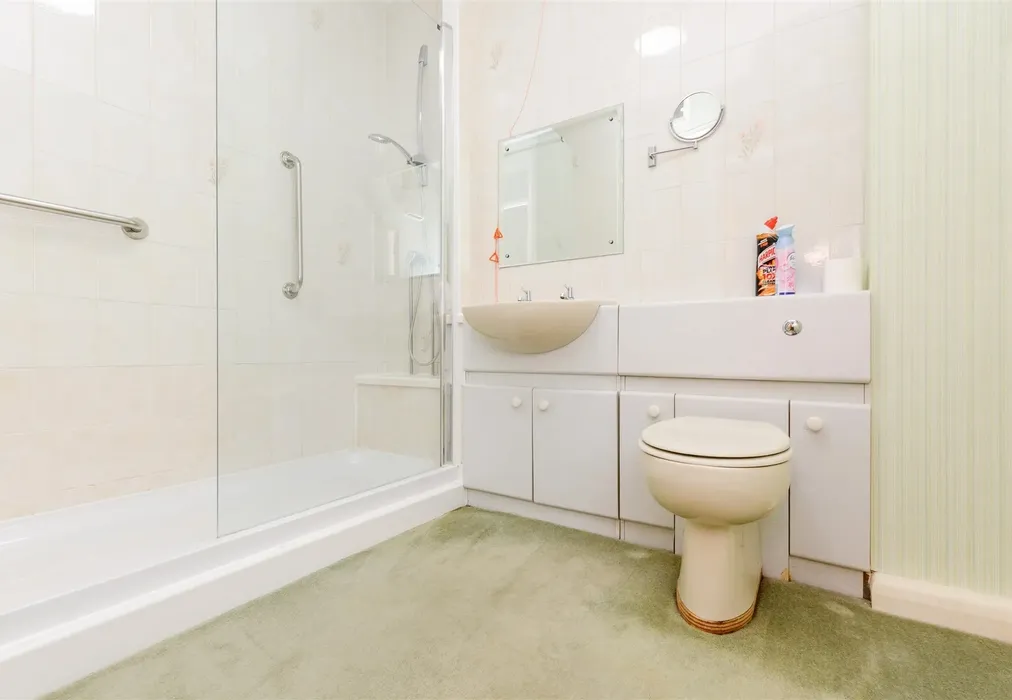 Shower Room - High Street, Rochester, Kent - Wards of Kent