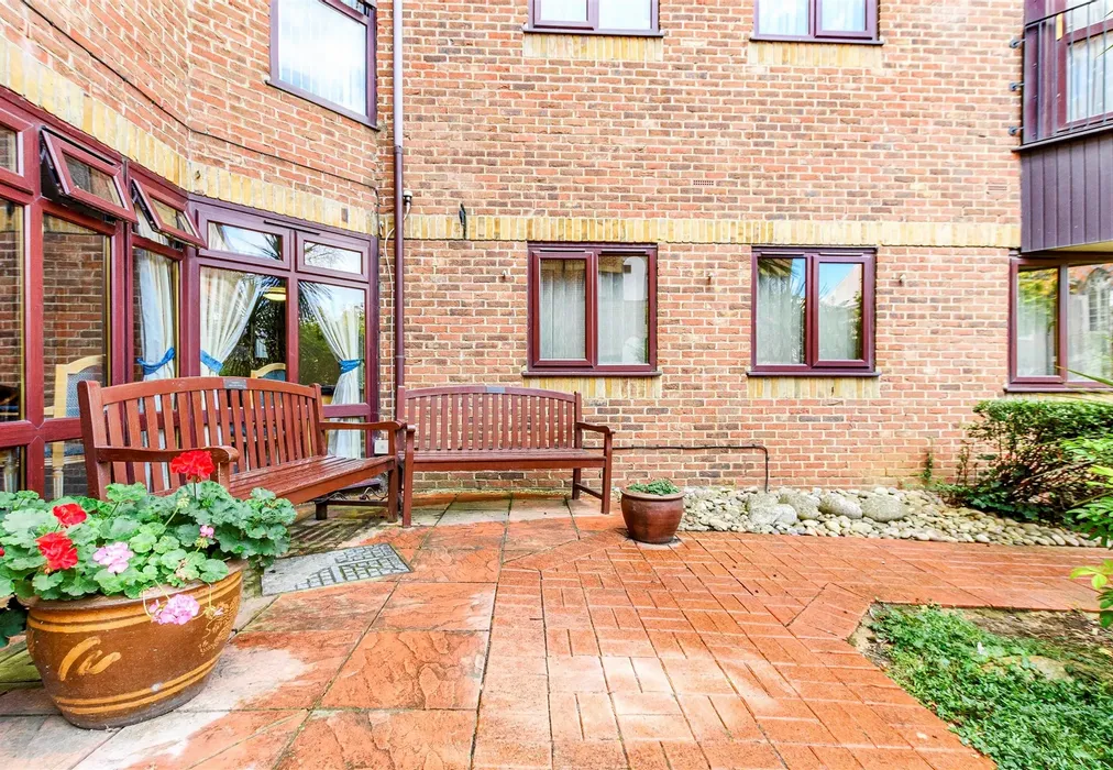 Communal Gardens - High Street, Rochester, Kent - Wards of Kent