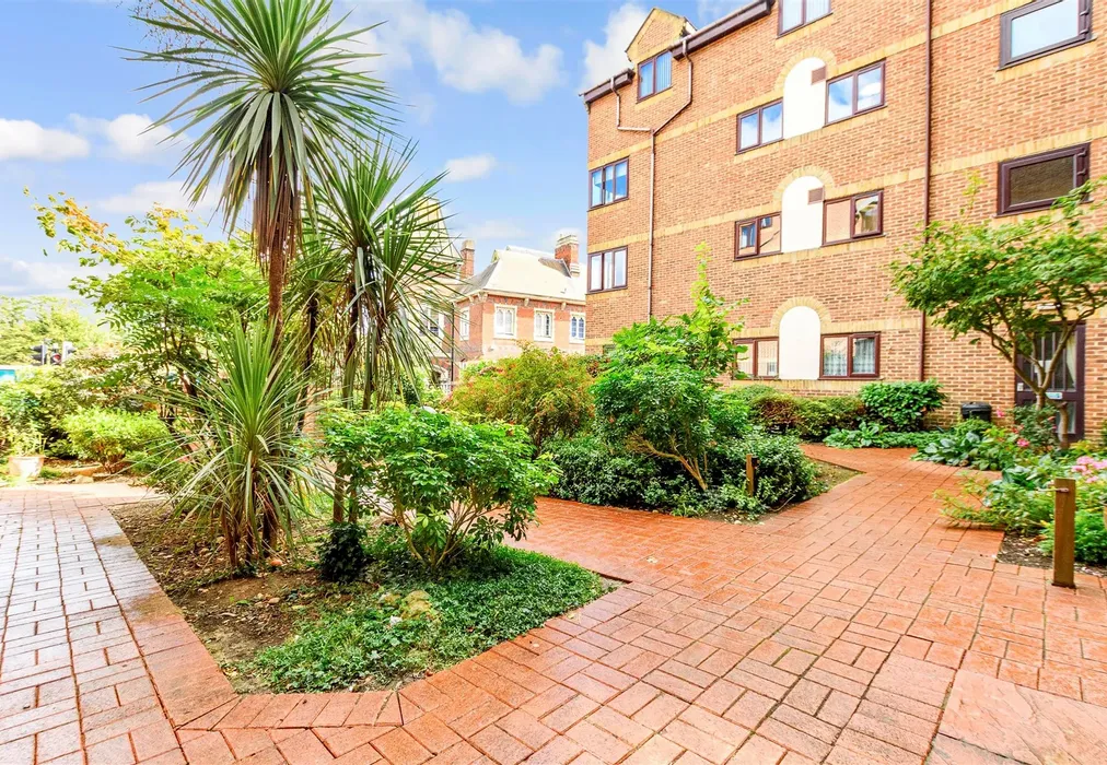 Communal Gardens - High Street, Rochester, Kent - Wards of Kent