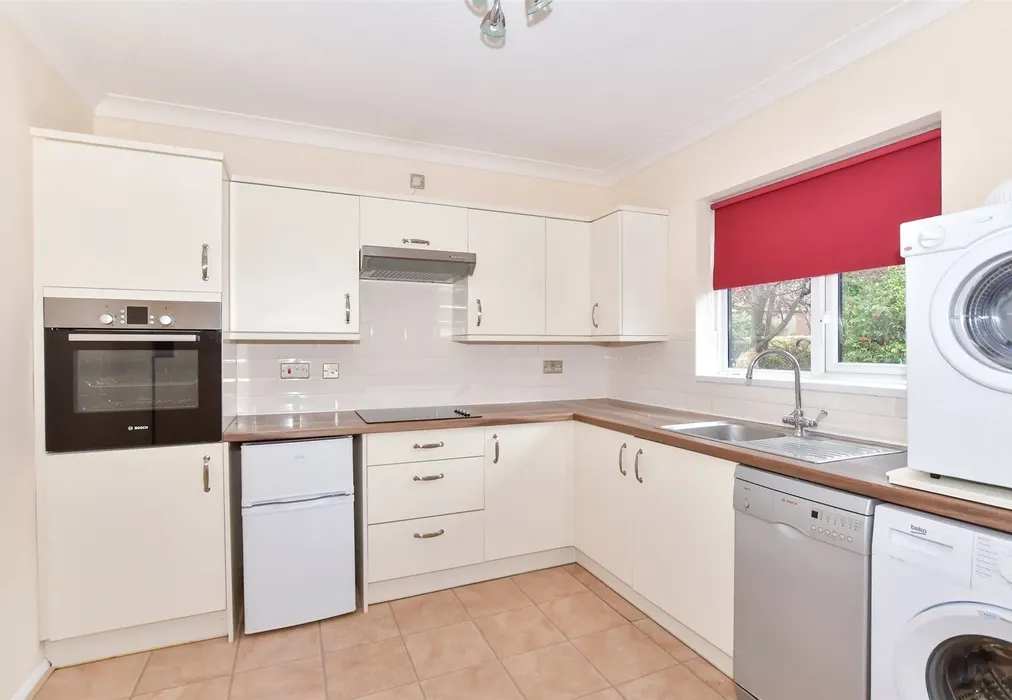 Kitchen - Russet Court, Coxheath, Maidstone, Kent - Wards of Kent