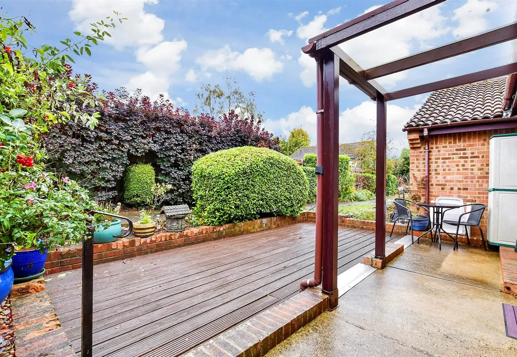 Rear Garden - Russet Court, Coxheath, Maidstone, Kent - Wards of Kent