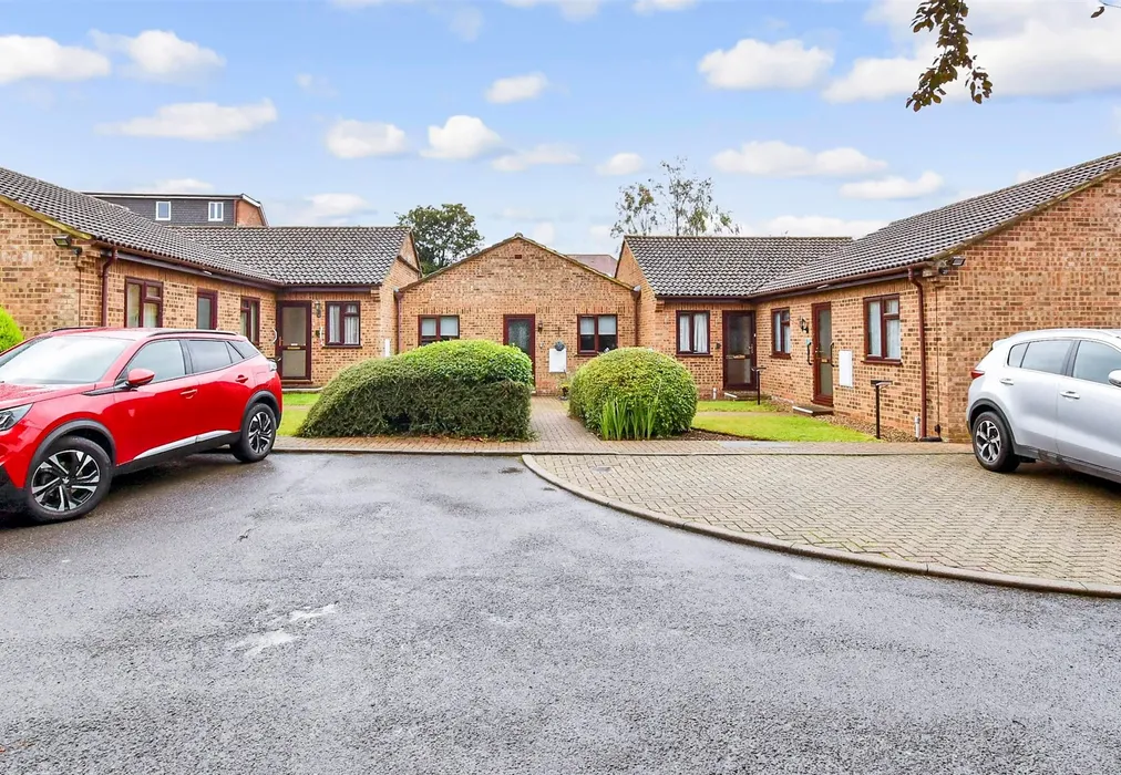 Driveway/Parking - Russet Court, Coxheath, Maidstone, Kent - Wards of Kent
