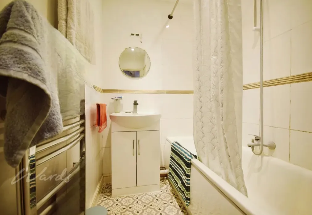 Bathroom - Eagle Hill, Ramsgate, Kent - Wards of Kent