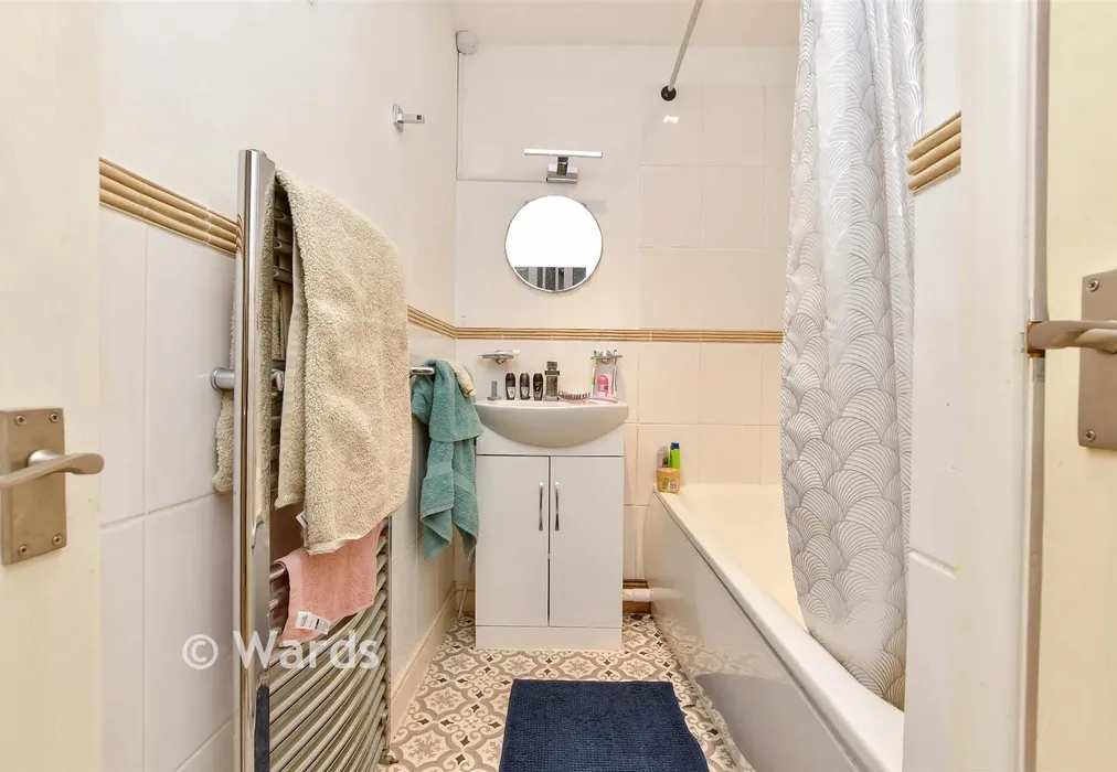 Bathroom - Eagle Hill, Ramsgate, Kent - Wards of Kent