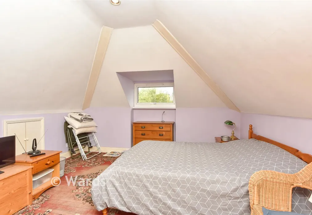 Bedroom 1 - Lower Road, Faversham, Kent - Wards of Kent
