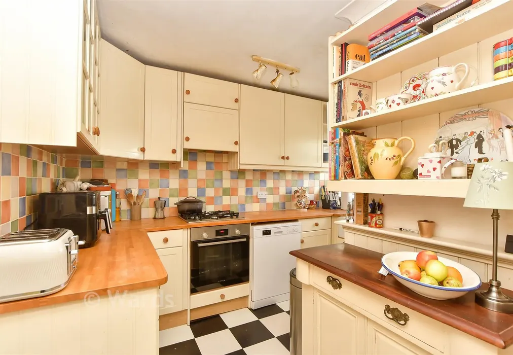 Kitchen - Lower Road, Faversham, Kent - Wards of Kent