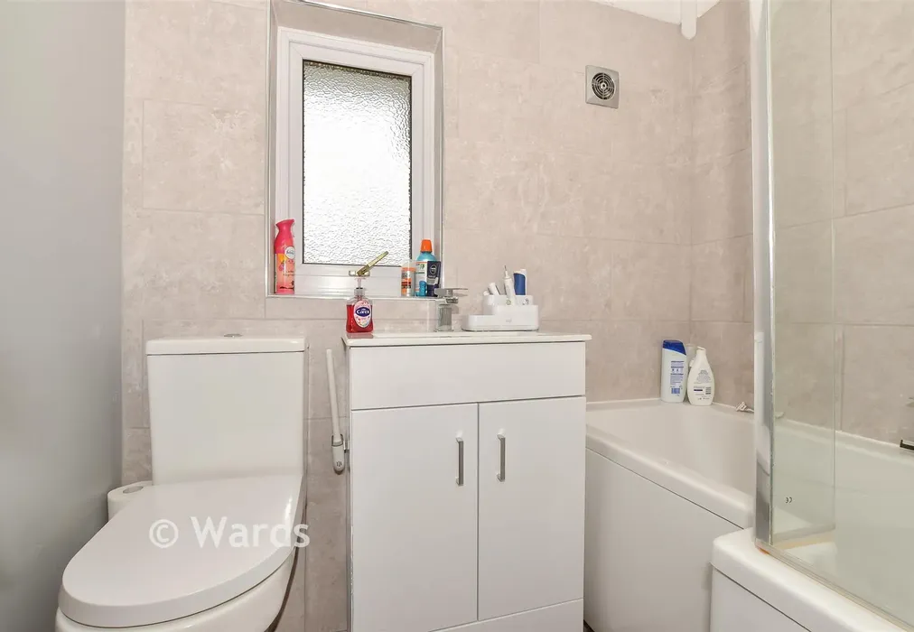 Bathroom - Terrace Road, Elvington, Dover, Kent - Wards of Kent