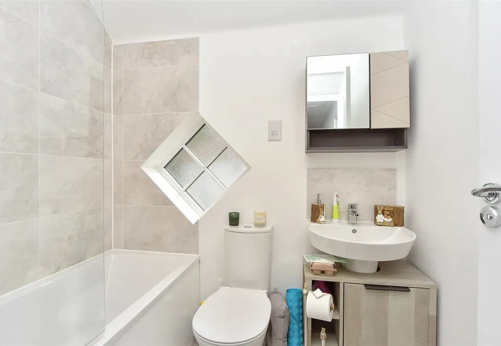 Bathroom - Chestnut Lane, Sittingbourne, Kent - Wards of Kent