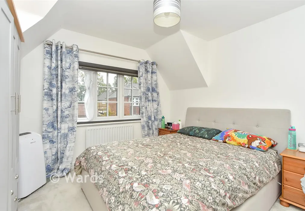 Bedroom 1 - Chestnut Lane, Sittingbourne, Kent - Wards of Kent