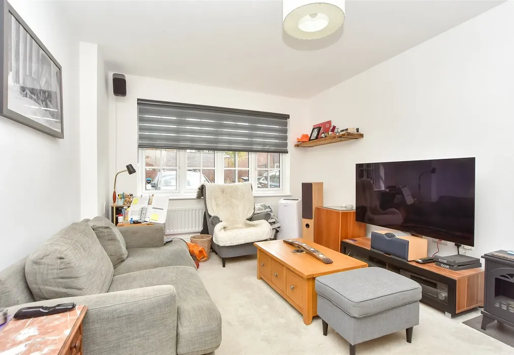 Lounge - Chestnut Lane, Sittingbourne, Kent - Wards of Kent