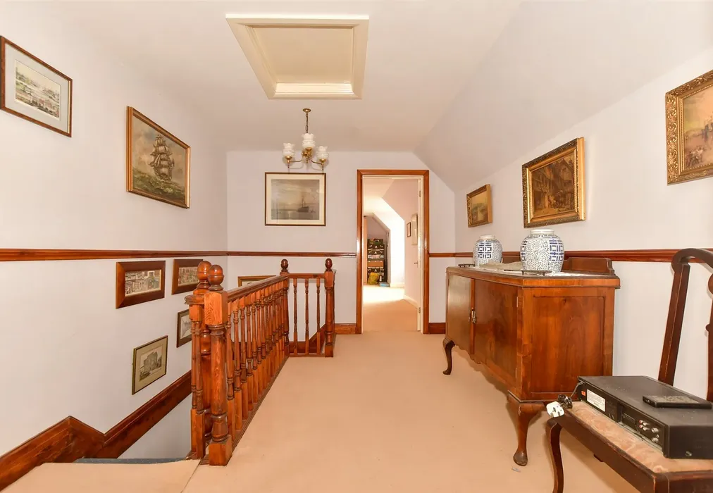 Landing - Grenham Bay Avenue, Minnis Bay, Birchington, Kent - Wards of Kent
