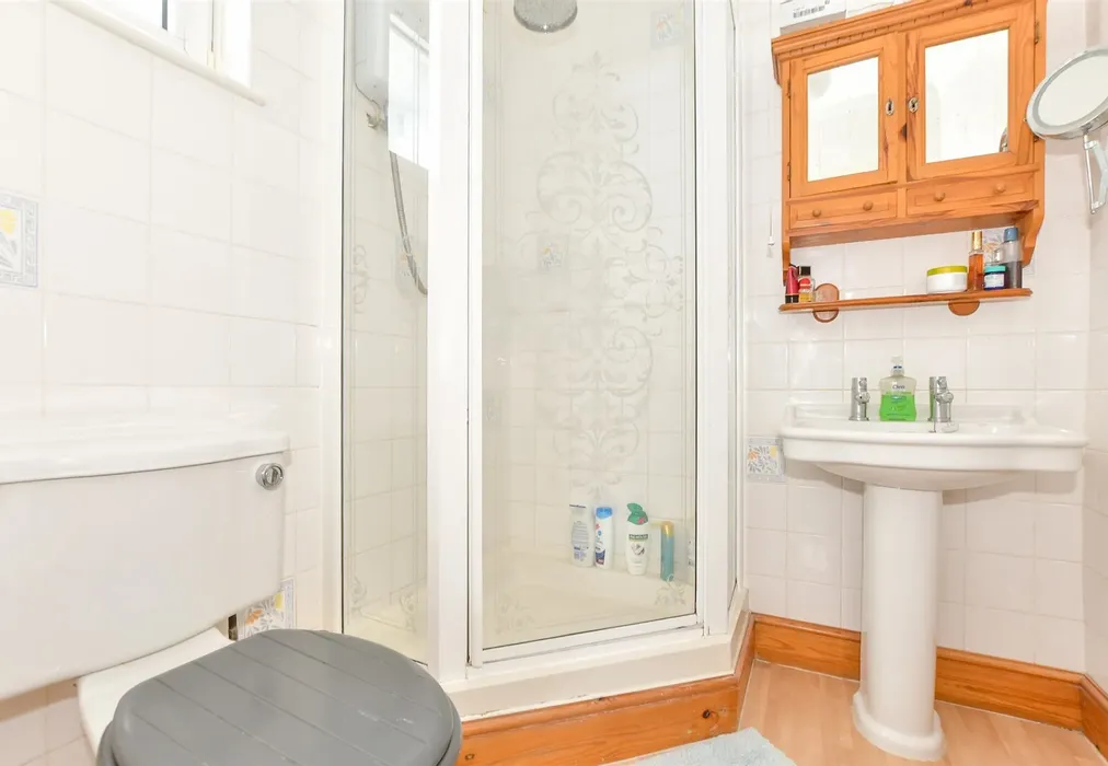 En-Suite Shower Room - Grenham Bay Avenue, Minnis Bay, Birchington, Kent - Wards of Kent