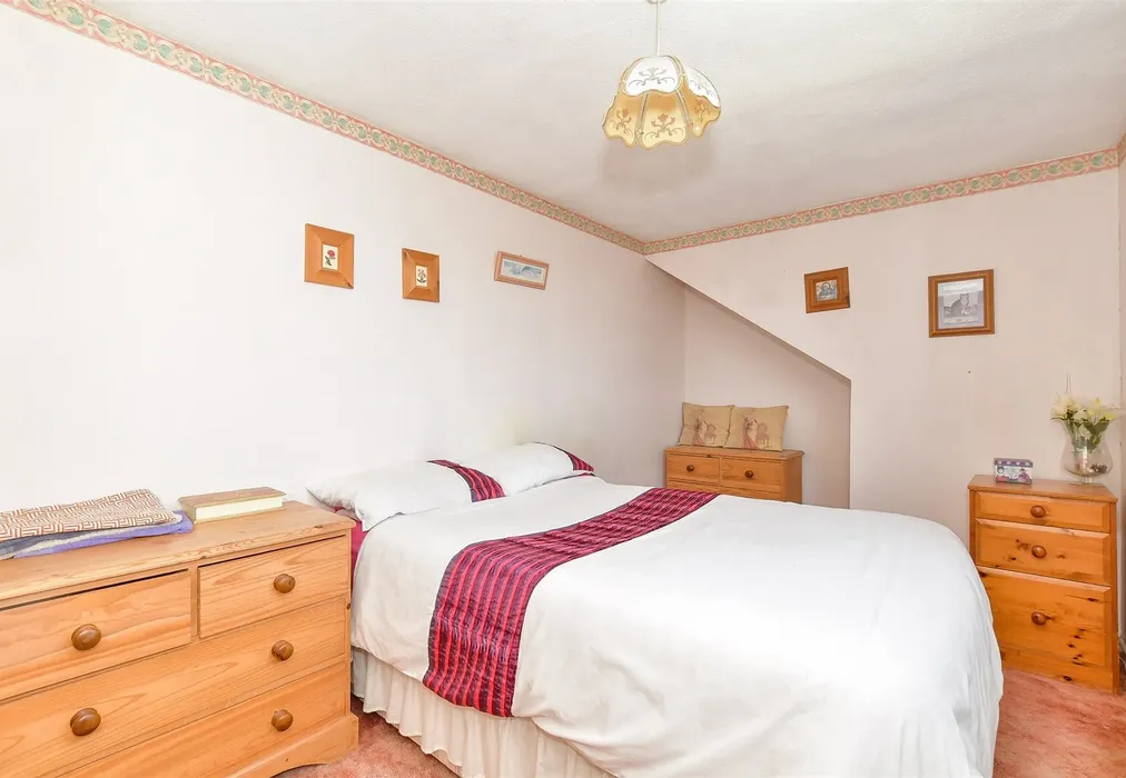 Bed 1 - Sunnymead Drive, Waterlooville, Hampshire - Wards of Kent