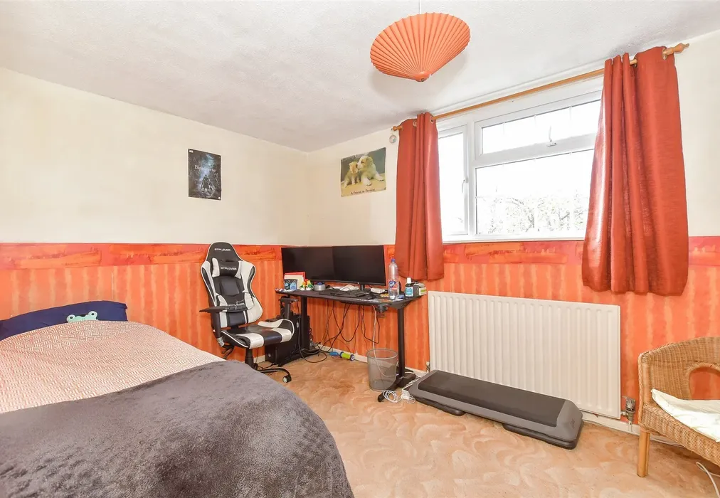 Bed 2 - Sunnymead Drive, Waterlooville, Hampshire - Wards of Kent