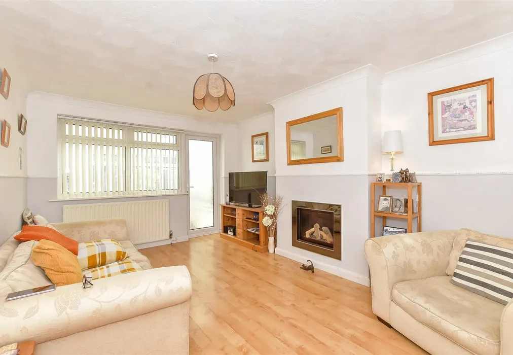 Lounge - Sunnymead Drive, Waterlooville, Hampshire - Wards of Kent