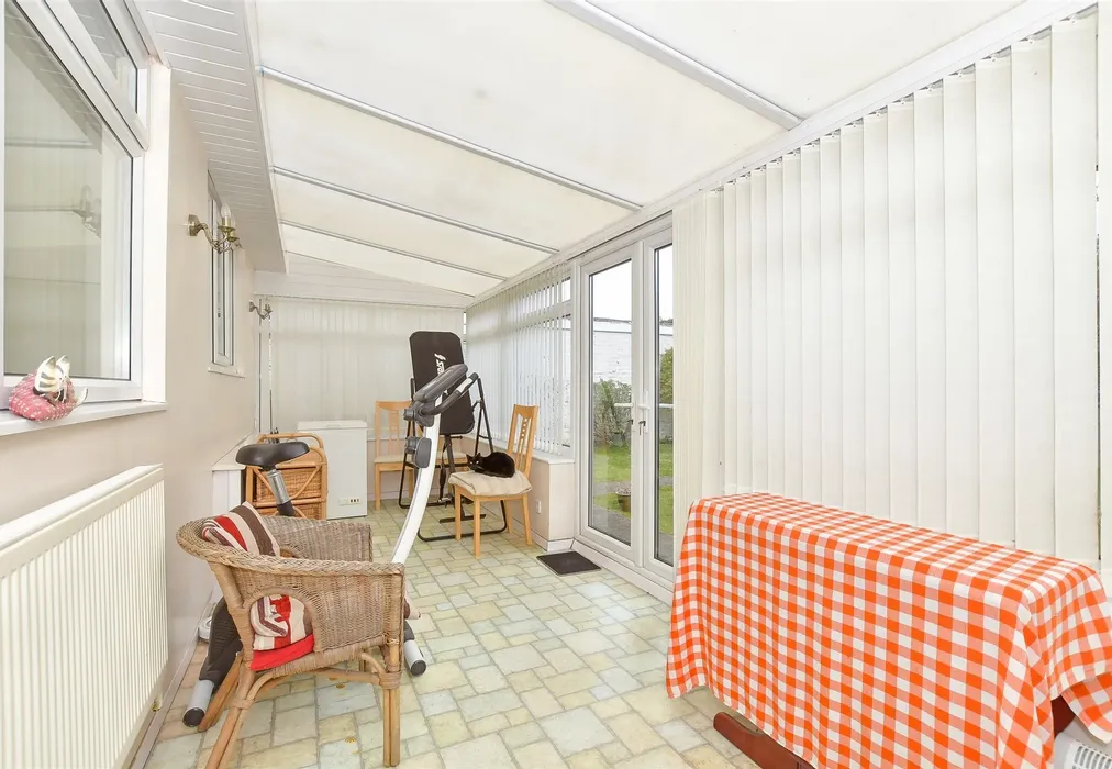 Conservatory - Sunnymead Drive, Waterlooville, Hampshire - Wards of Kent