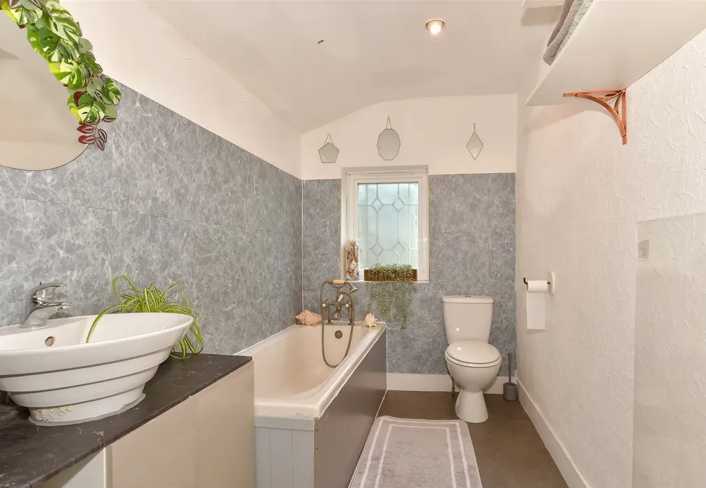 Bathroom - Southfleet Road, Bean, Dartford, Kent - Wards of Kent