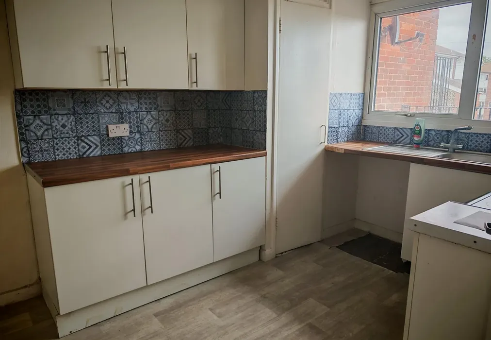 Kitchen - Lumsden Road, Southsea, Hampshire - Wards of Kent