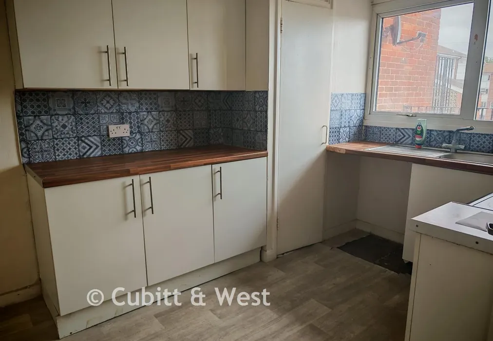 Kitchen - Lumsden Road, Southsea, Hampshire - Wards of Kent