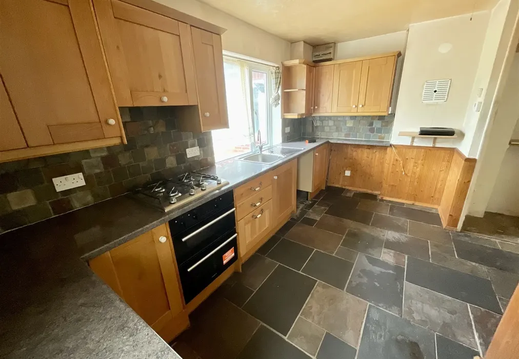 Kitchen - Water Lane, Ospringe, Faversham, Kent - Wards of Kent