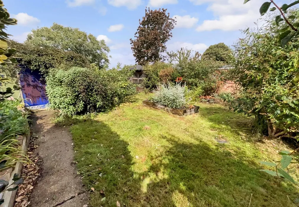 Rear Garden - Water Lane, Ospringe, Faversham, Kent - Wards of Kent