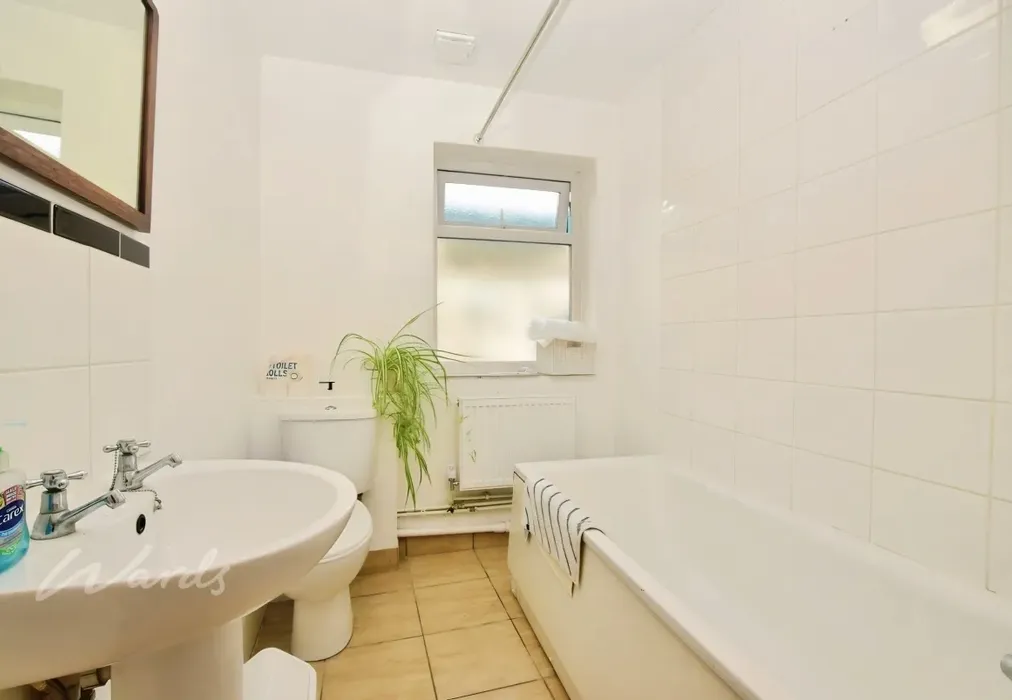 Clifton 27 bath use - Clifton Street Margate CT9 - Wards of Kent