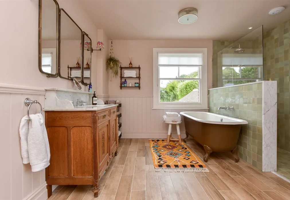 Bathroom - North Foreland Avenue, Broadstairs, Kent - Wards of Kent
