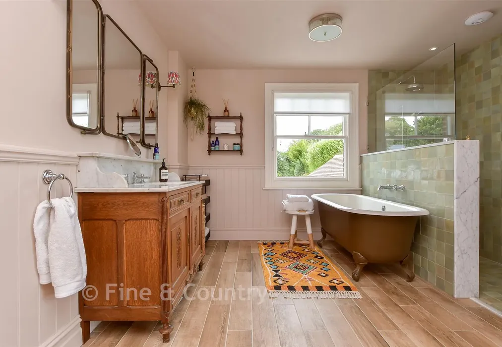 Bathroom - North Foreland Avenue, Broadstairs, Kent - Wards of Kent