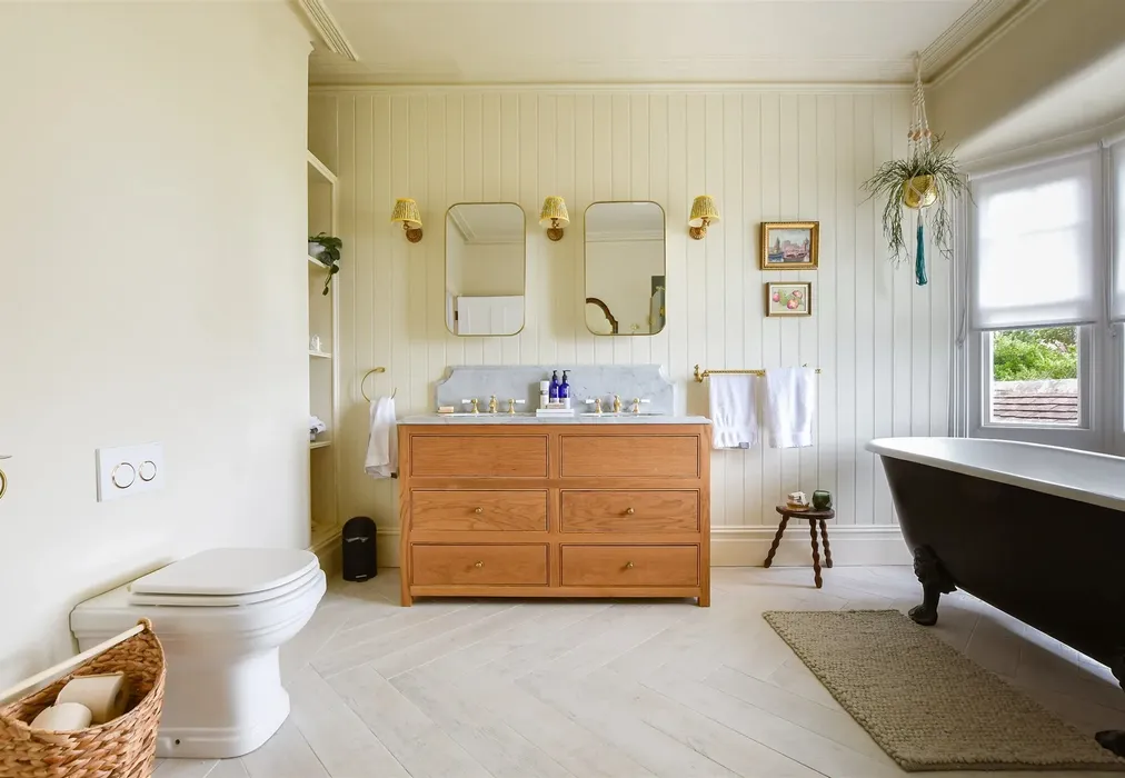 Bathroom - North Foreland Avenue, Broadstairs, Kent - Wards of Kent