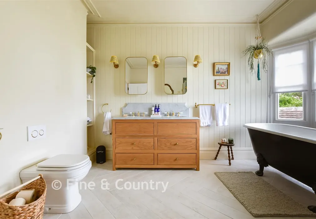 Bathroom - North Foreland Avenue, Broadstairs, Kent - Wards of Kent