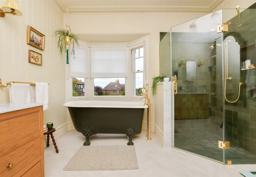 Bathroom - North Foreland Avenue, Broadstairs, Kent - Wards of Kent