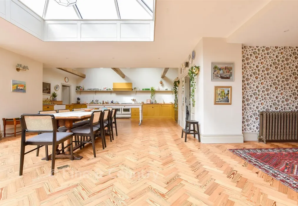 Family Room - North Foreland Avenue, Broadstairs, Kent - Wards of Kent