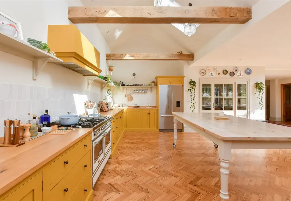 Kitchen - North Foreland Avenue, Broadstairs, Kent - Wards of Kent