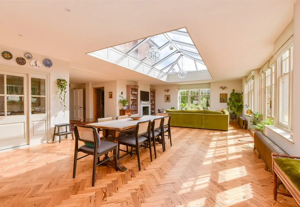 Family Room - North Foreland Avenue, Broadstairs, Kent - Wards of Kent