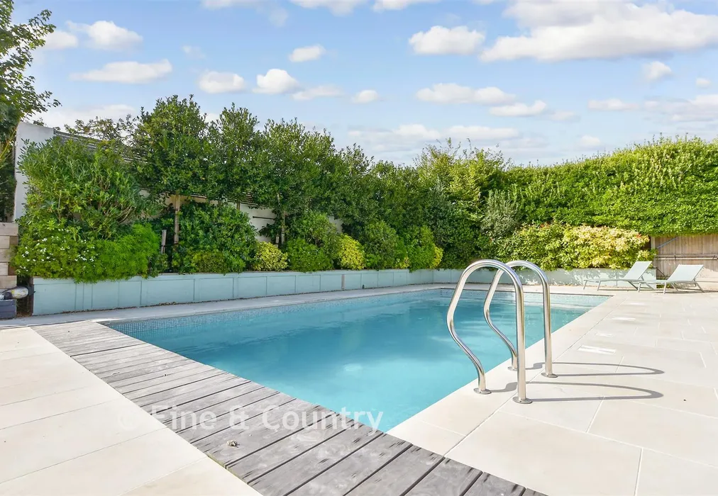 Swimming Pool - North Foreland Avenue, Broadstairs, Kent - Wards of Kent