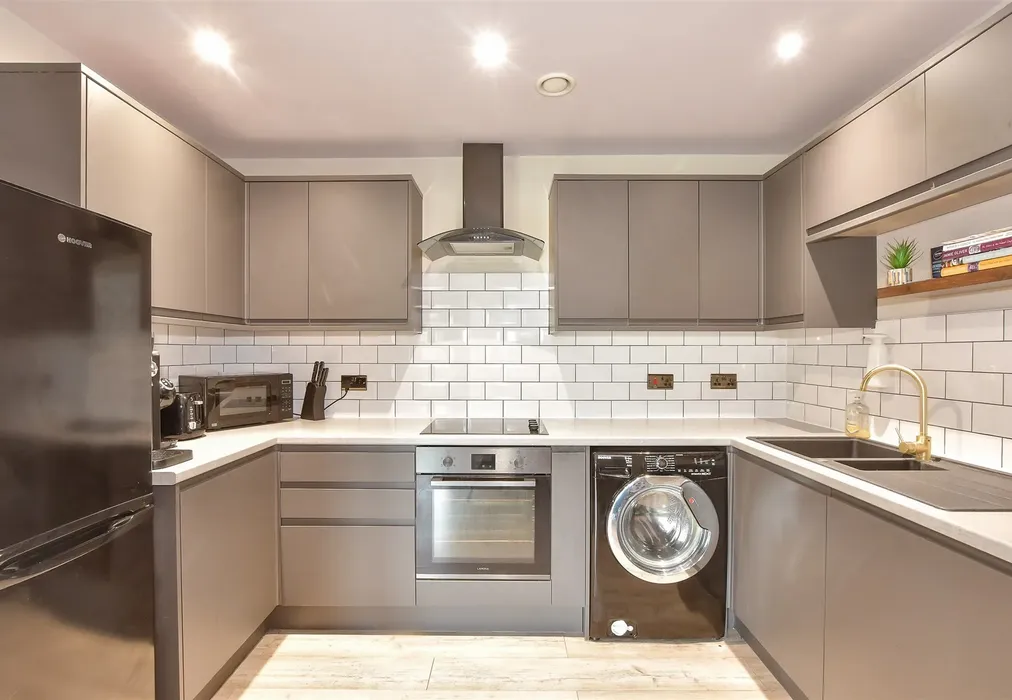 Kitchen - Old Watling Street, Canterbury, Kent - Wards of Kent
