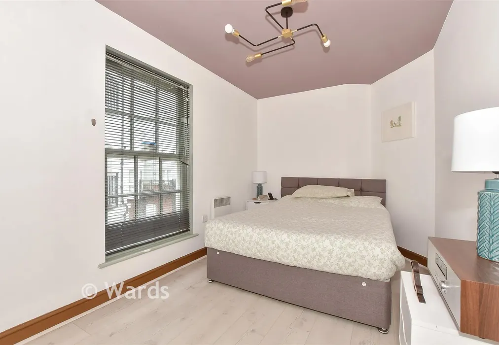 Bedroom 2 - Old Watling Street, Canterbury, Kent - Wards of Kent