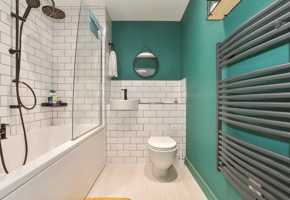 Bathroom - Old Watling Street, Canterbury, Kent - Wards of Kent