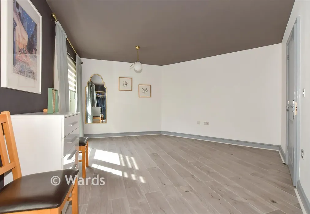 Bedroom 1 - Old Watling Street, Canterbury, Kent - Wards of Kent
